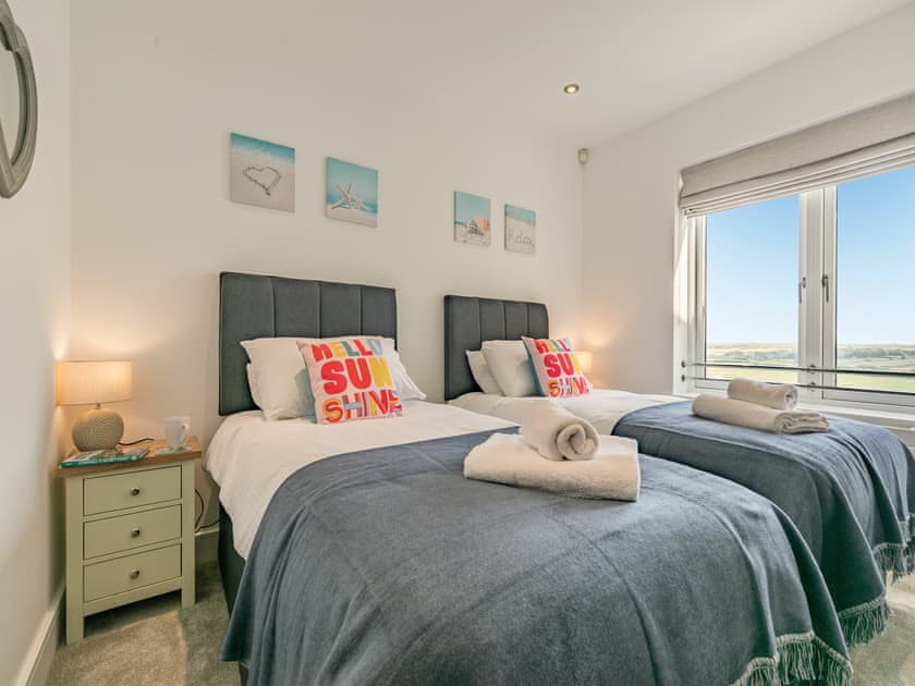 Twin bedroom | The Vista, Newquay