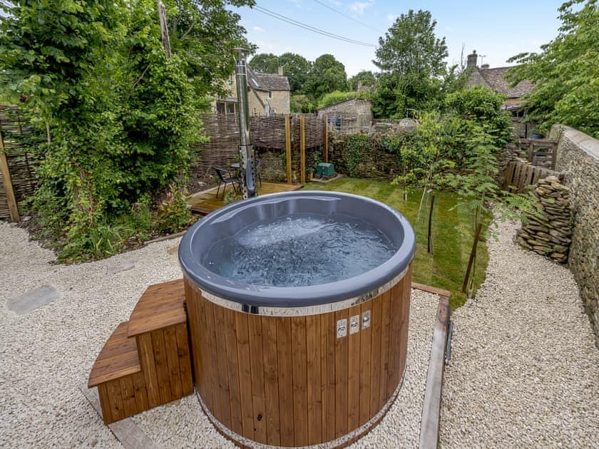 Hot tub | The Hideaway, Filkins, near Lechlade