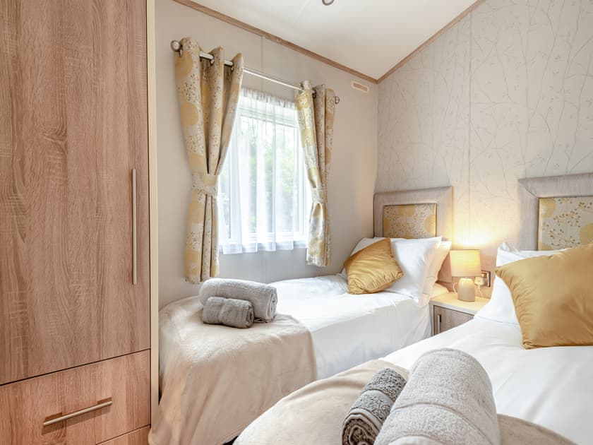 Twin bedroom | Tradmach Lodge, Patrington