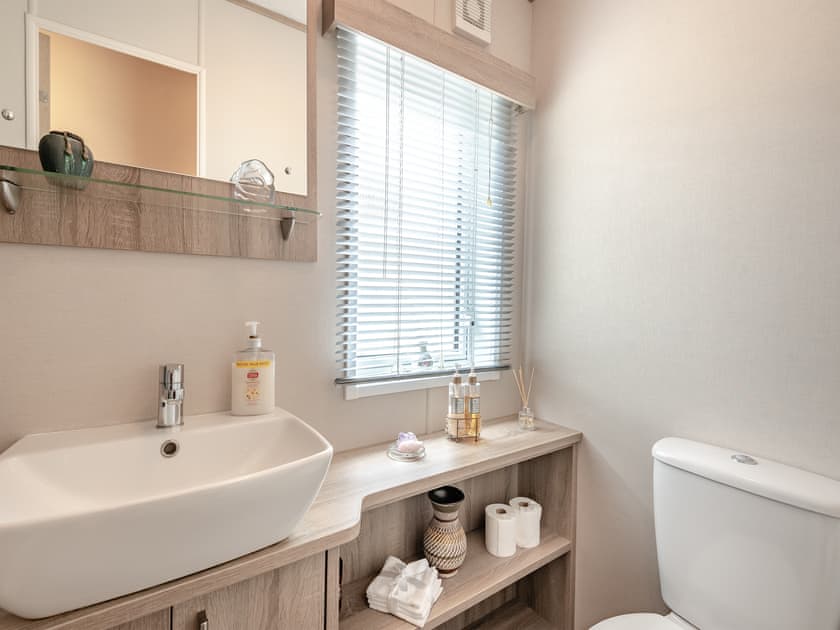 Shower room | Tradmach Lodge, Patrington