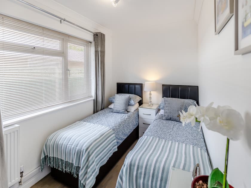 Twin bedroom | Mae’s Lodge, Birchington-on-Sea, near Margate