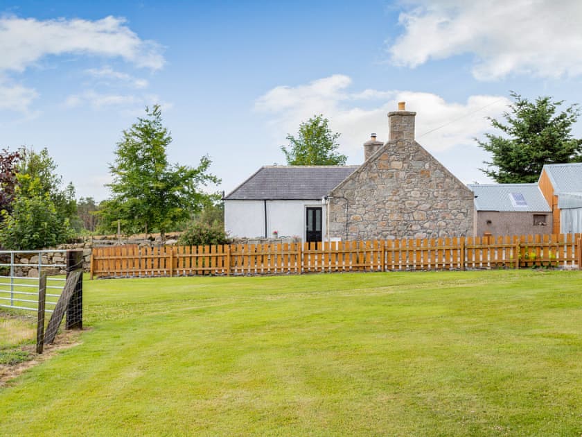 Garden | Glen Nevis Cottage, Inverurie