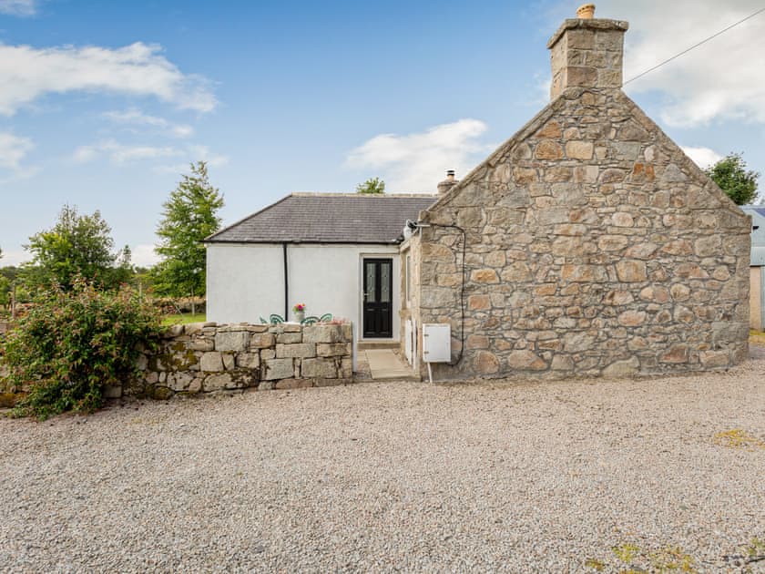 Exterior | Glen Nevis Cottage, Inverurie