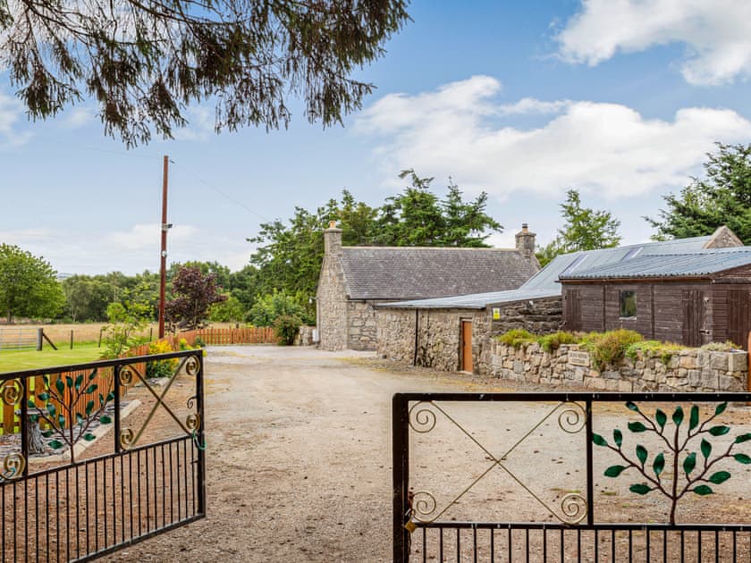 Exterior | Glen Nevis Cottage, Inverurie
