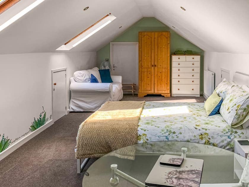 Double bedroom | Maes y Mor, Criccieth, near Porthmadog