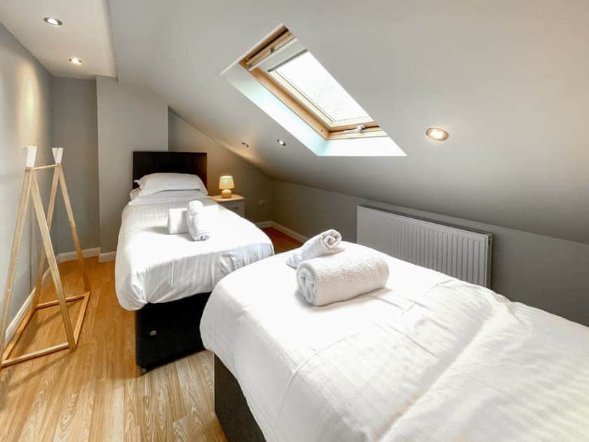 Twin bedroom | Wootton Park, Bristol