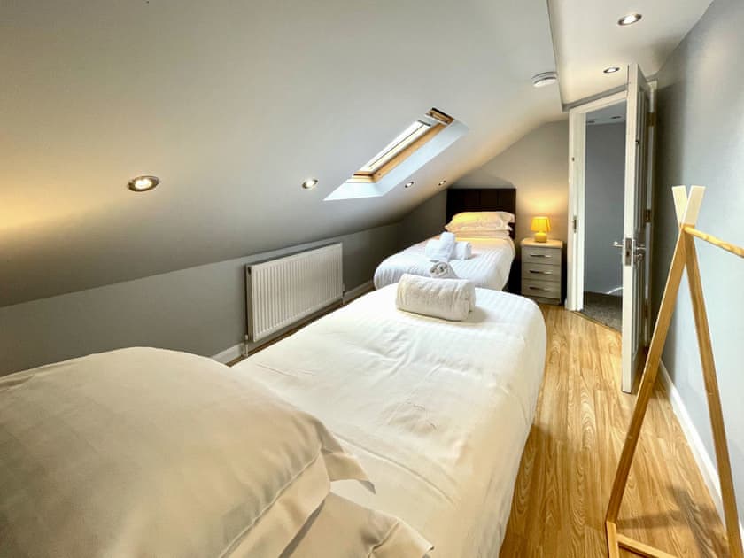 Twin bedroom | Wootton Park, Bristol