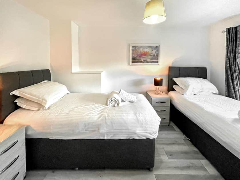 Twin bedroom | Wootton Park, Bristol