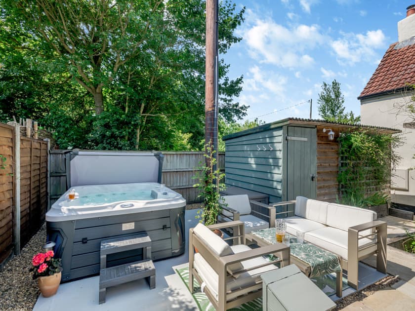 Hot tub | Hope Cottage, Barsham, near Beccles