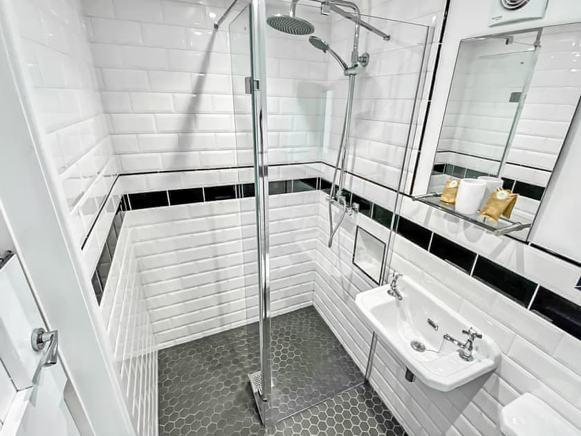 Shower Room  | Sea View House, Borth Y Guest, near Porthmadog