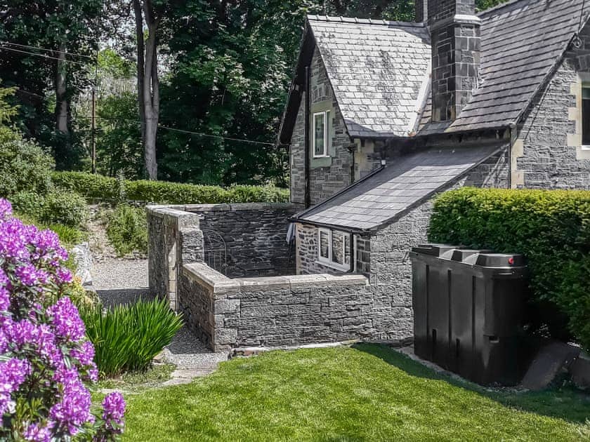 Patio | Llantysilio Lodge, Llangollen