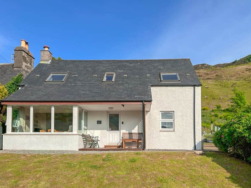 Delightful holiday accommodation | Clear Waters, Dornie, near Kyle of Lochalsh