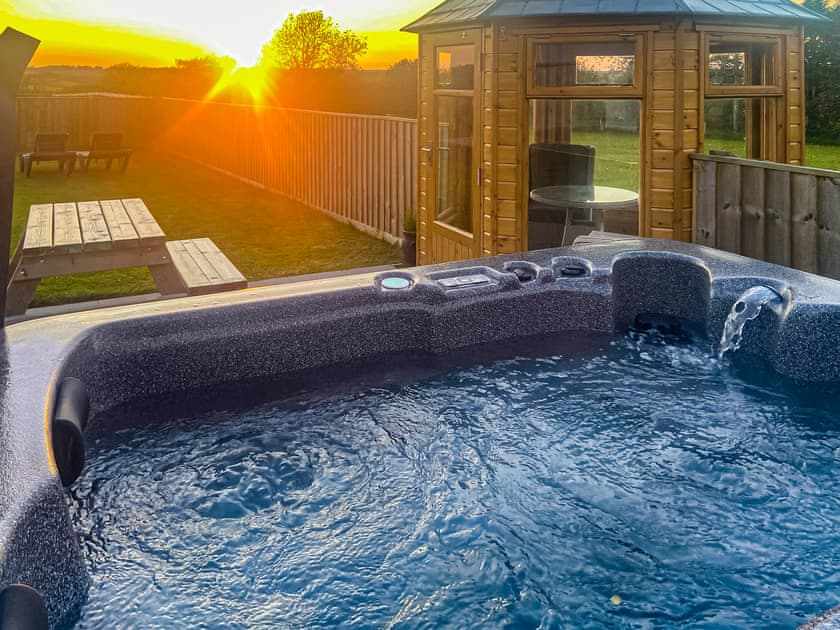 Jacuzzi | Brambles Cottage, Helston