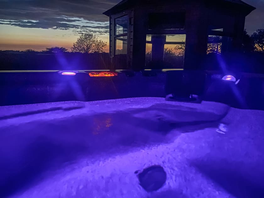 Jacuzzi | Brambles Cottage, Helston