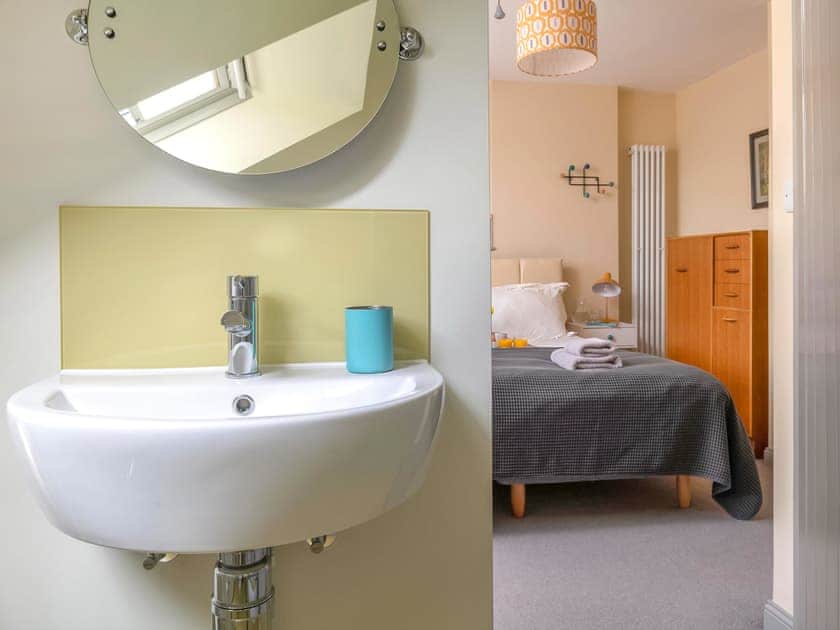 Bathroom | Groom’s Bell - Castletoun Cottages, Greenlaw, near Duns