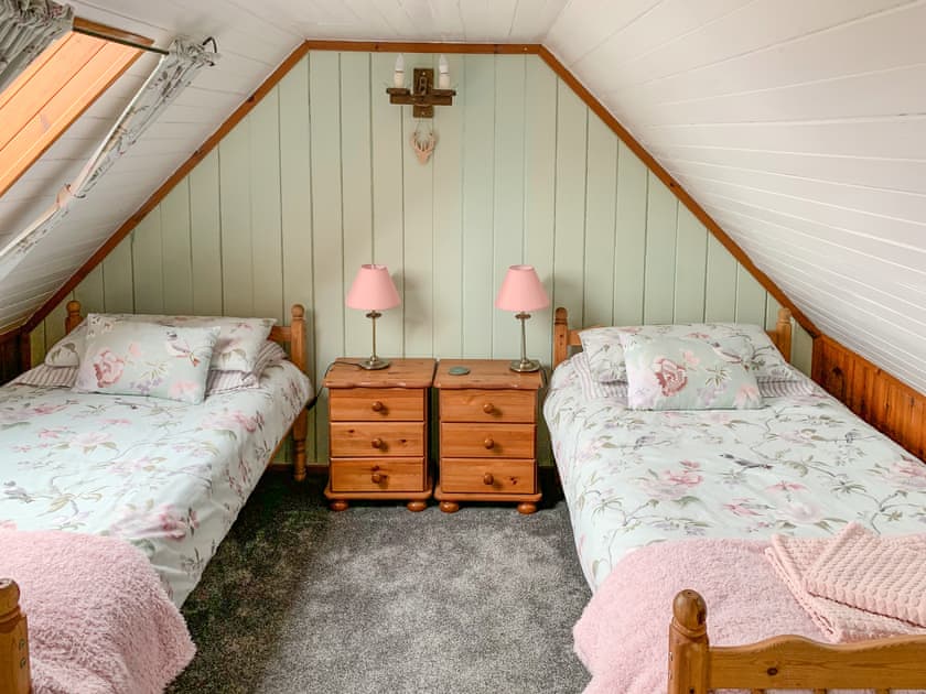 Twin bedroom | The House on the Point - Lochside Retreat, Kylerhea