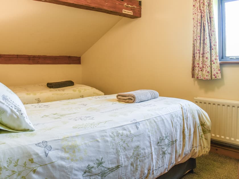 Light and airy twin bedroom | Ladycroft Cottage, Hebden, near Skipton