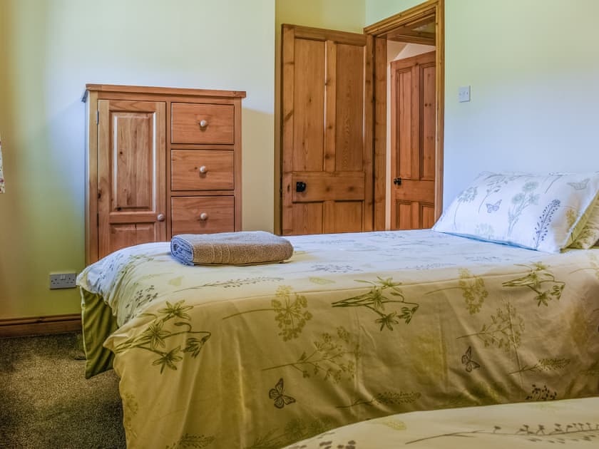 Light and airy twin bedroom | Ladycroft Cottage, Hebden, near Skipton