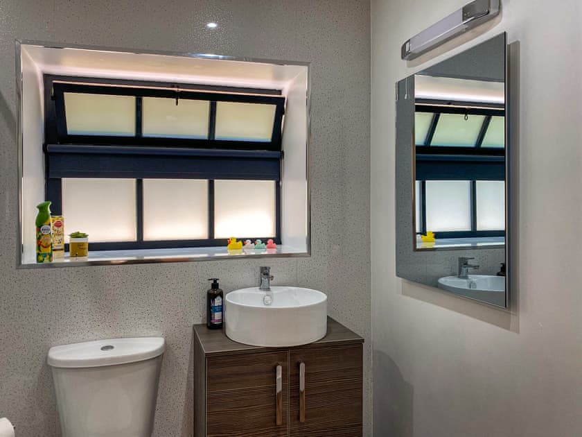 Bathroom | Sun Valley-Tranquillity - Sun Valley, Stockton Brook, near Leek