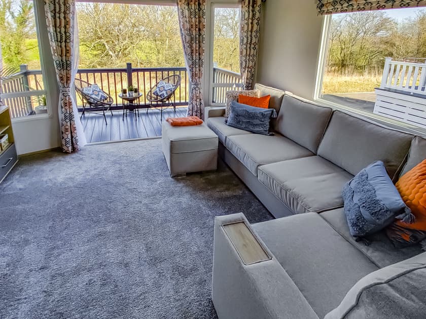 Living area | Long View  Lodge, Felton