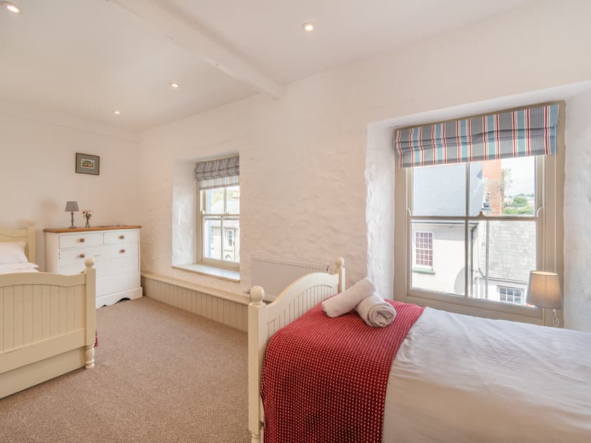 Twin bedroom | The Old Brewery - The Old Brewery Cottages, Pembroke