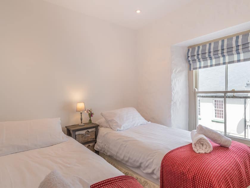 Twin bedroom | The Old Brewery - The Old Brewery Cottages, Pembroke