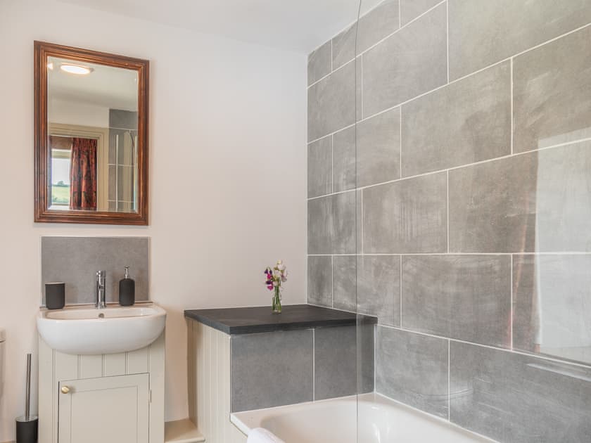 Bathroom | The Old Brewery - The Old Brewery Cottages, Pembroke
