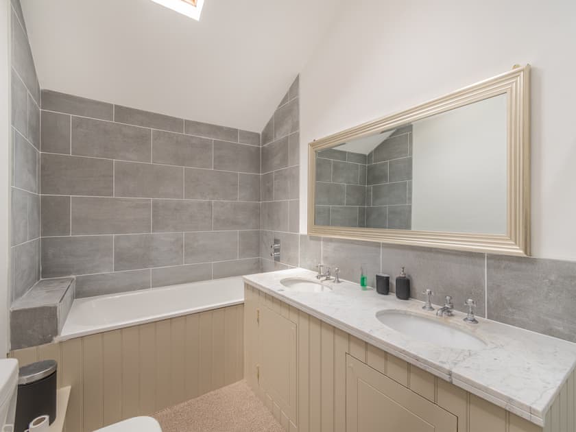 Bathroom | The Old Brewery - The Old Brewery Cottages, Pembroke
