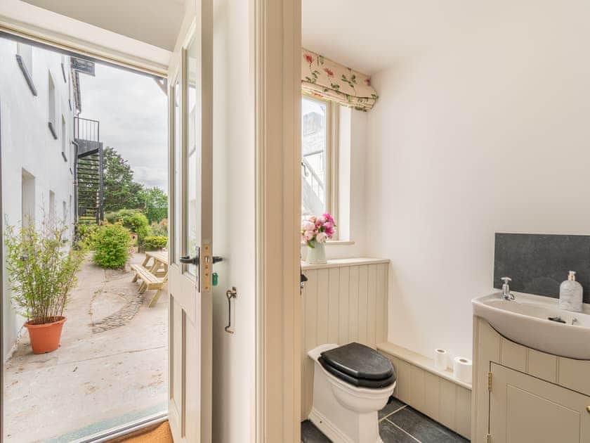 Bathroom | The Old Brewery - The Old Brewery Cottages, Pembroke
