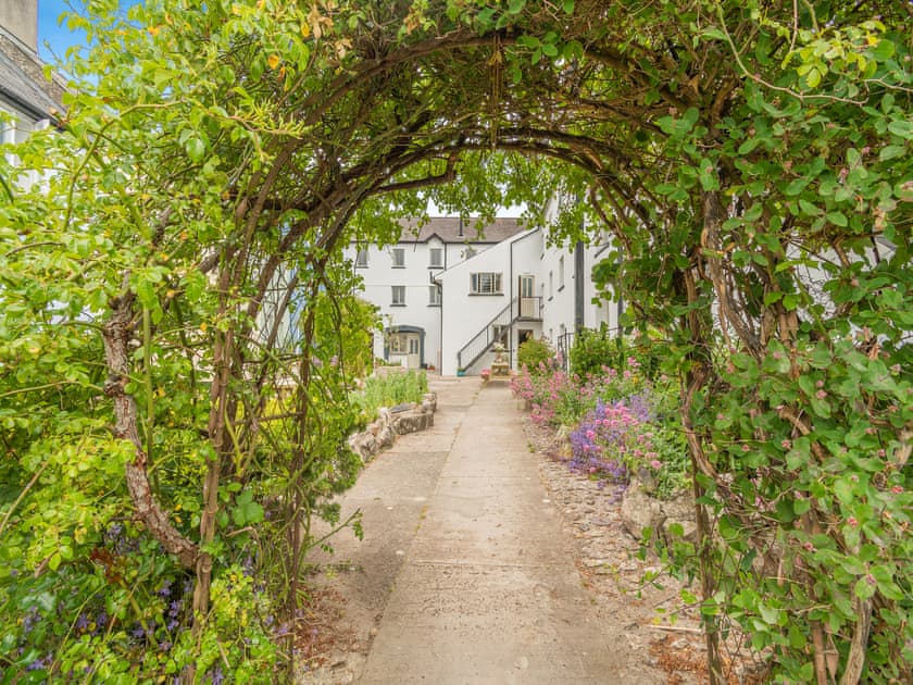 Garden | The Old Brewery - The Old Brewery Cottages, Pembroke