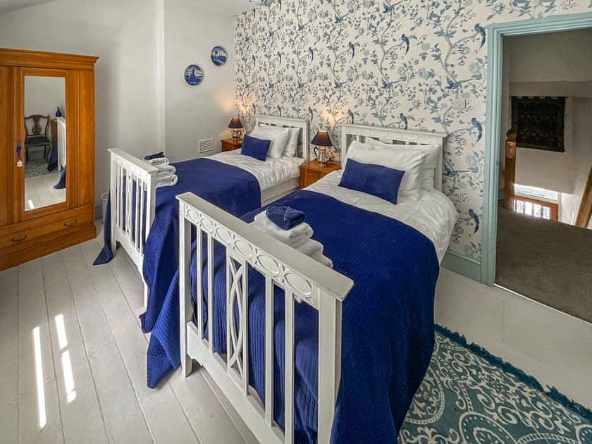 Pretty twin bedroom | Llys Deulyn, Trefriw, near Betws-y-Coed