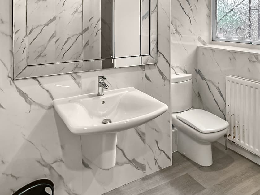 Bathroom | Burn View - Blaydon Burn, near Newcastle upon Tyne