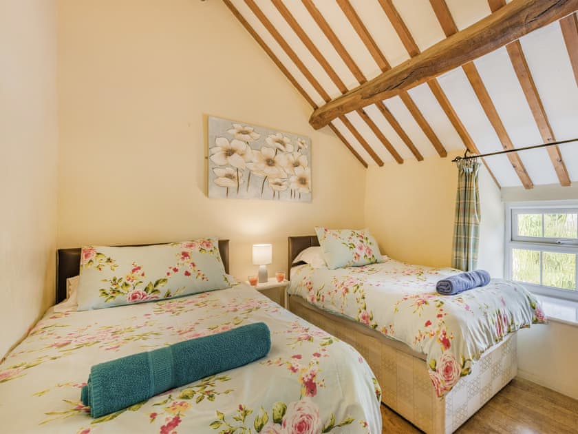 Twin bedroom | Bluebell Cottage - Pen y Bryn Farm and Holiday Cottages, Betws Yn Rhos