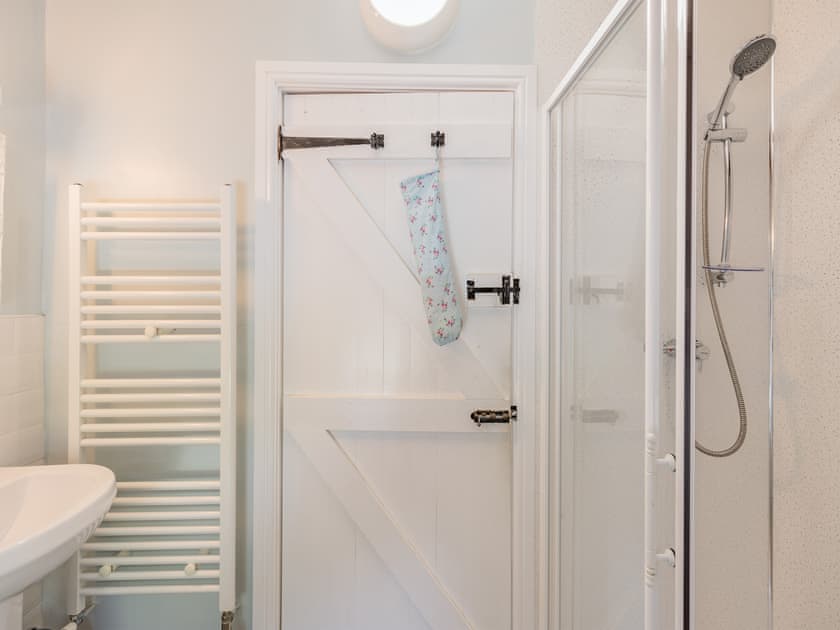 Bathroom | Bluebell Cottage - Pen y Bryn Farm and Holiday Cottages, Betws Yn Rhos