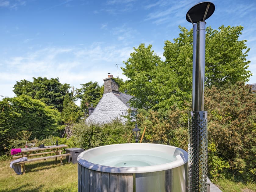 Cottages hot tub  | Bluebell Cottage - Pen y Bryn Farm and Holiday Cottages, Betws Yn Rhos