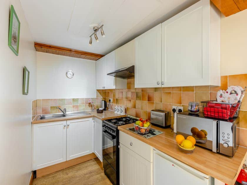 Kitchen | Lavender Cottage - Pen y Bryn Farm and Holiday Cottages, Betws Yn Rhos