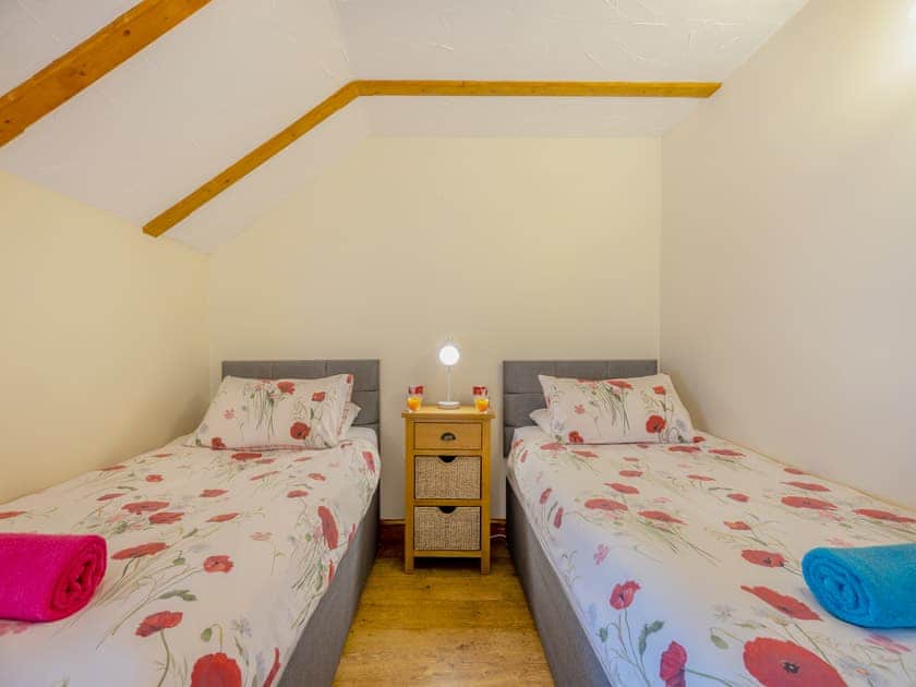 Twin bedroom | Lavender Cottage - Pen y Bryn Farm and Holiday Cottages, Betws Yn Rhos
