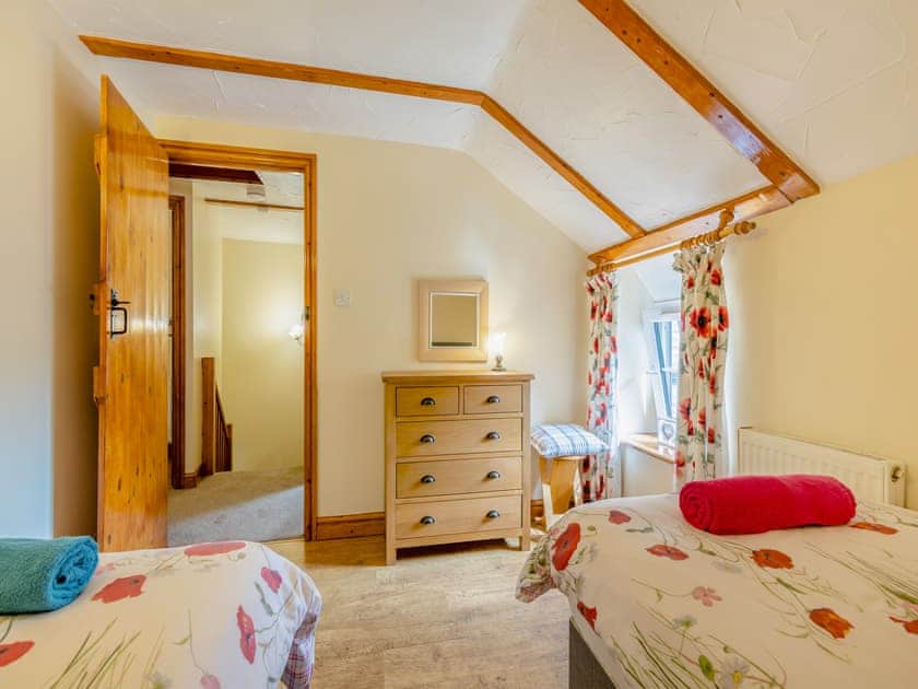Twin bedroom | Lavender Cottage - Pen y Bryn Farm and Holiday Cottages, Betws Yn Rhos