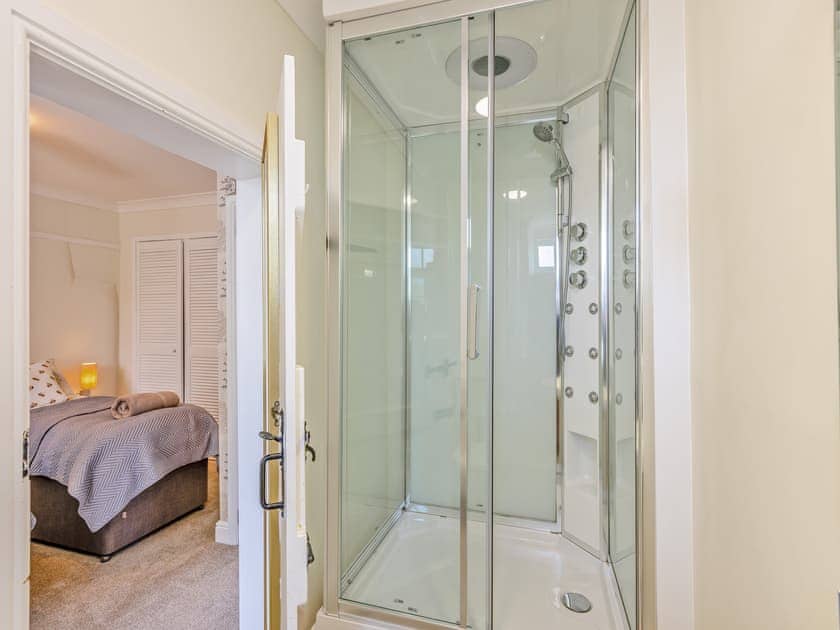 En-suite | The Farmhouse - Pen y Bryn Farm and Holiday Cottages, Betws Yn Rhos