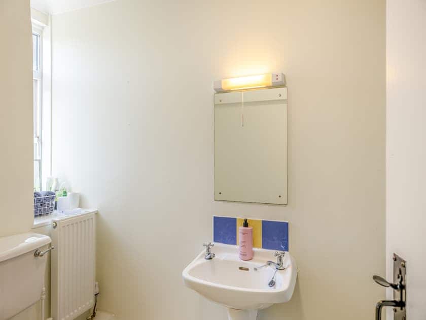 En-suite | The Farmhouse - Pen y Bryn Farm and Holiday Cottages, Betws Yn Rhos