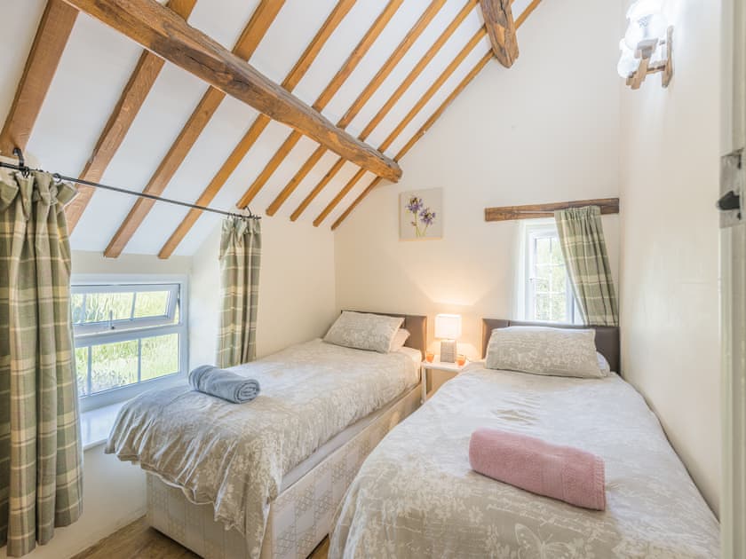 Twin bedroom | Primrose Cottage - Pen y Bryn Farm and Holiday Cottages, Betws Yn Rhos