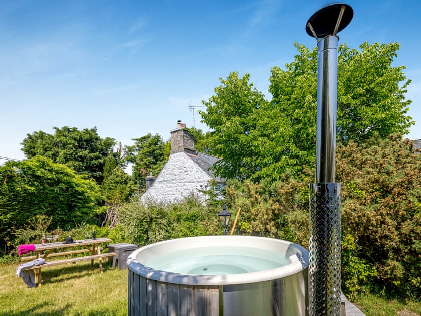 Cottages hot tub | Primrose Cottage - Pen y Bryn Farm and Holiday Cottages, Betws Yn Rhos