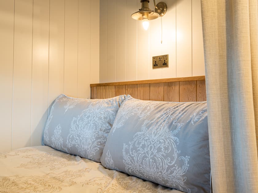 Double bedroom | Shepherds Hut at Northcombe Farm, Beaworthy
