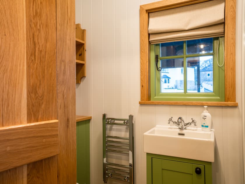 Shower room | Shepherds Hut at Northcombe Farm, Beaworthy