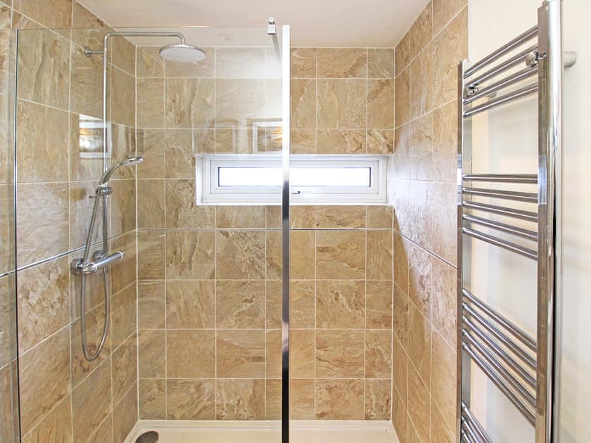 Bathroom | Dros Y Dwr, Porthmadog