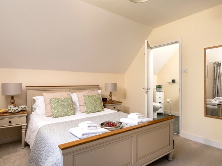 Comfortable en-suite double bedroom | Upper Wing - Gresham Hall Estate, Gresham, near Sheringham