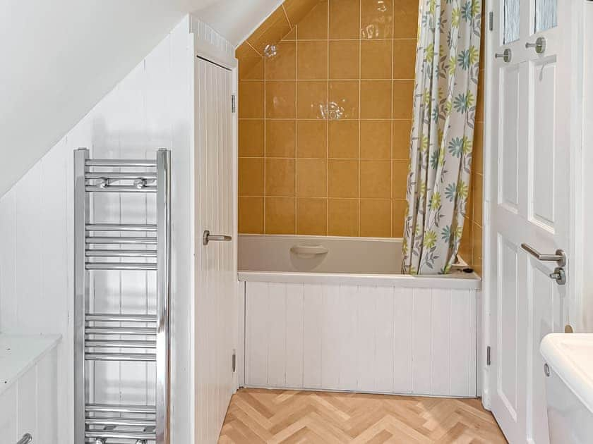 Family bathroom | Lake View - Little Dunley Cottages, Bovey Tracey