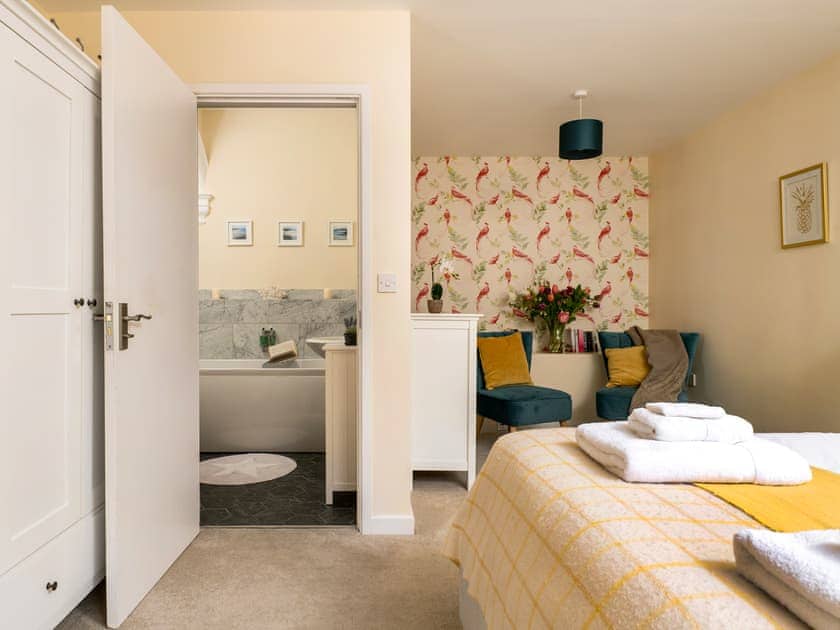 Relaxing en-suite double bedroom | Middle Wing - Gresham Hall Estate, Gresham, near Sheringham