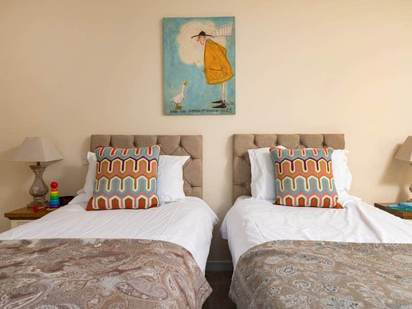 Comfortable twin bedroom | Middle Wing - Gresham Hall Estate, Gresham, near Sheringham