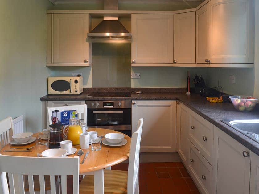 Kitchen with breakfast area | Enlli, Llanuwchllyn, near Bala